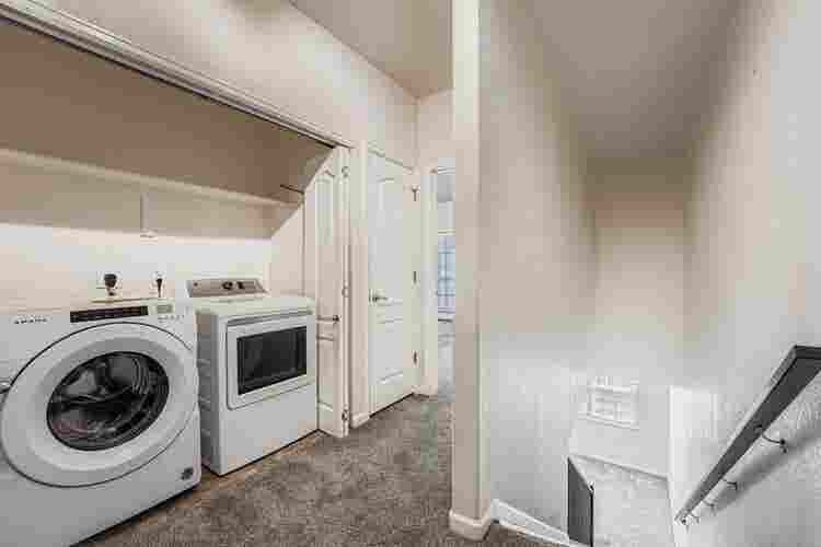 Spacious Aurora Townhome for Rent