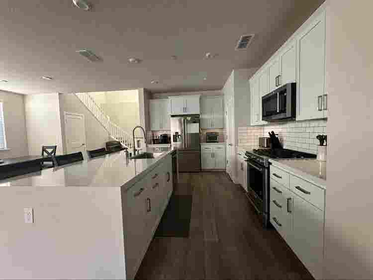 Private Upstairs Suite, Modern Home