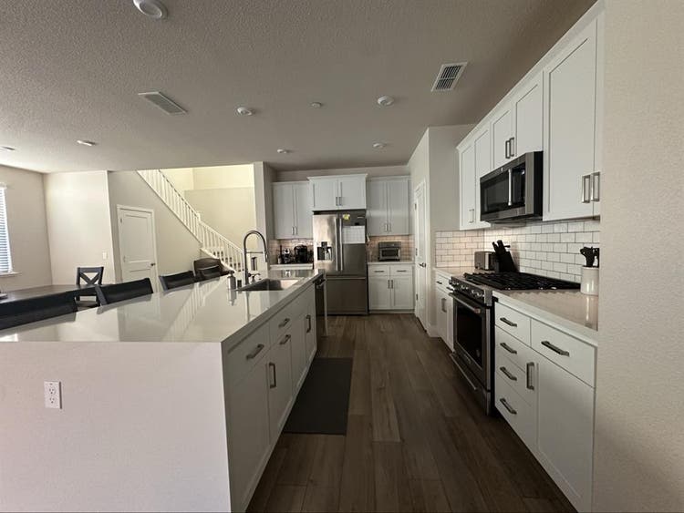 Private Upstairs Suite, Modern Home