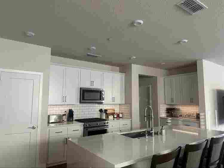 Private Upstairs Suite, Modern Home