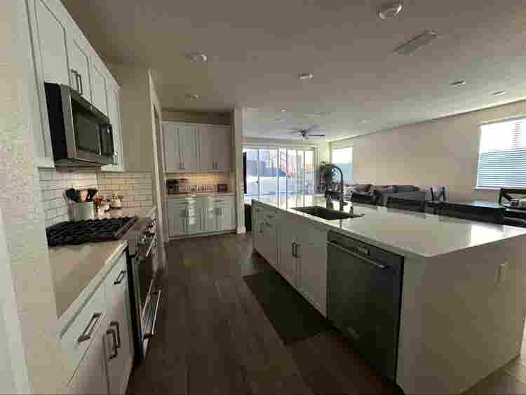 Private Upstairs Suite, Modern Home