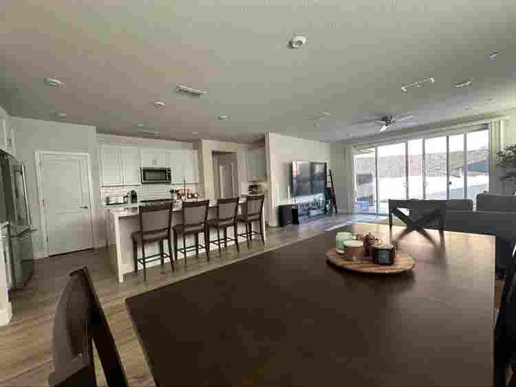 Private Upstairs Suite, Modern Home