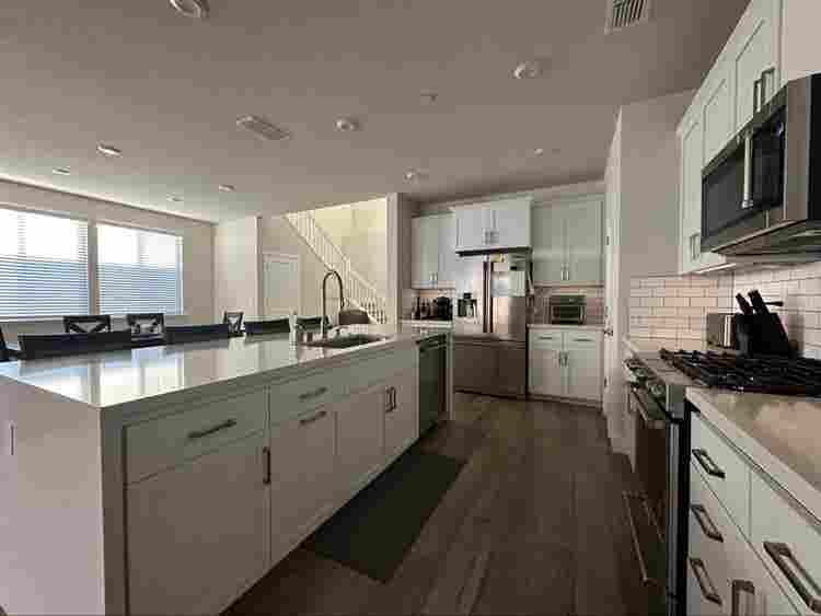 Private Upstairs Suite, Modern Home