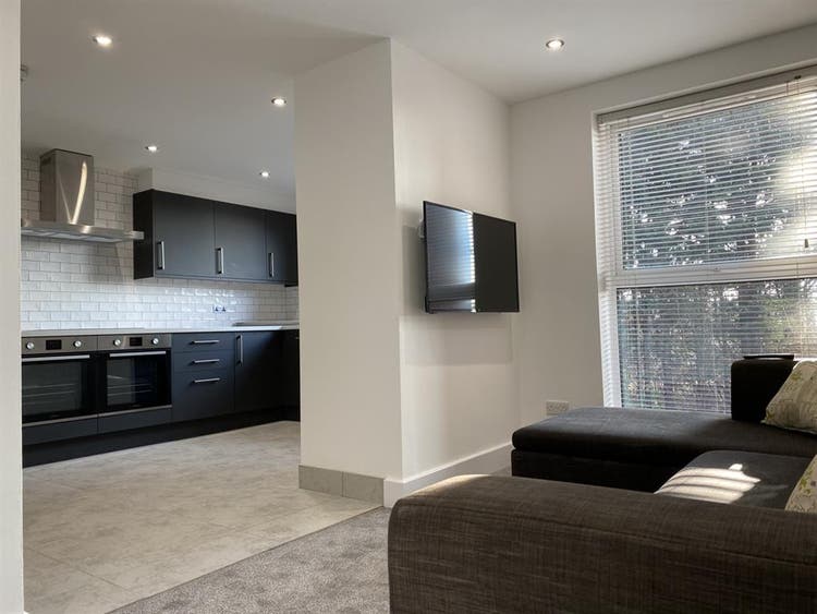 Furnished Ensuite Double Bedrooms