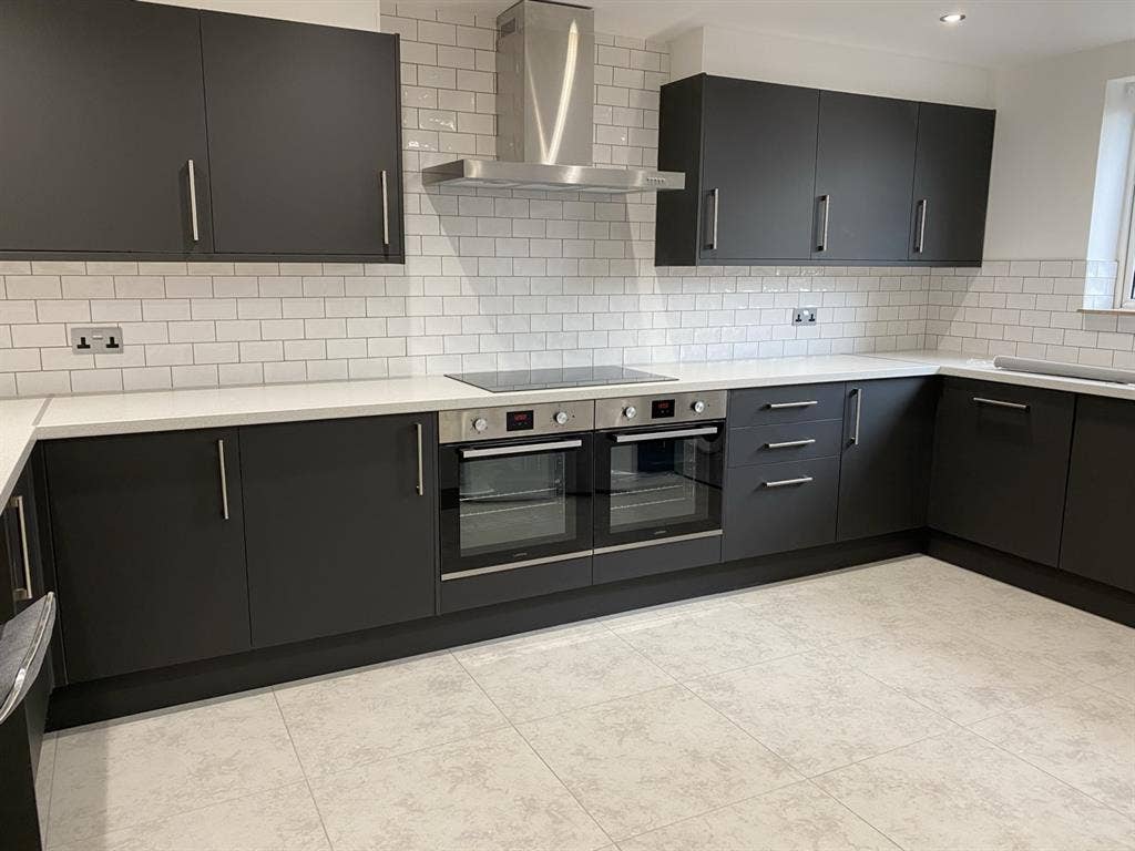 Furnished Ensuite Double Bedrooms