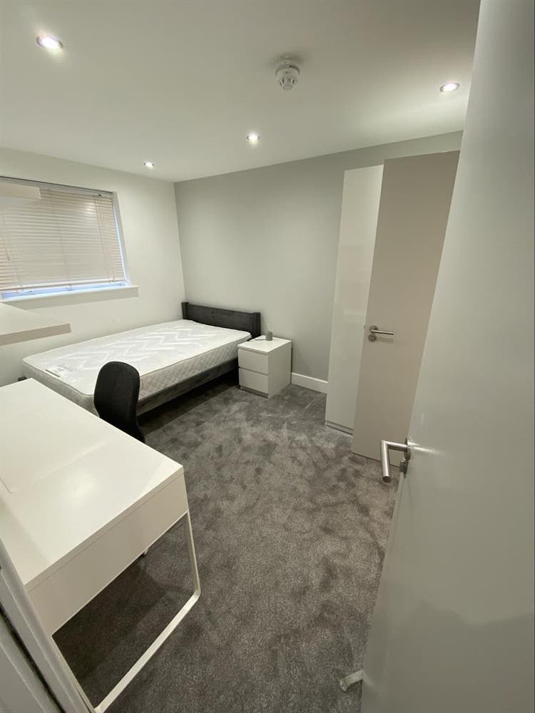 Furnished Ensuite Double Bedrooms