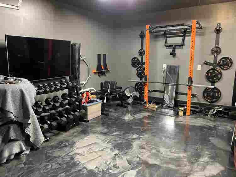 Spacious room + Laundry + Gym
