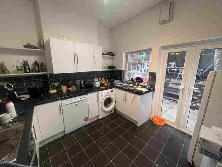 Spare room in student house Clifton