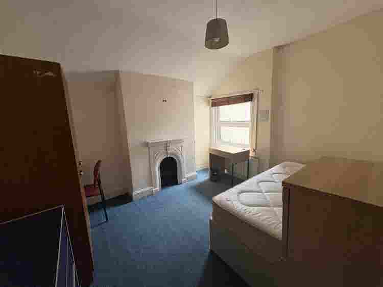 Spare room in student house Clifton