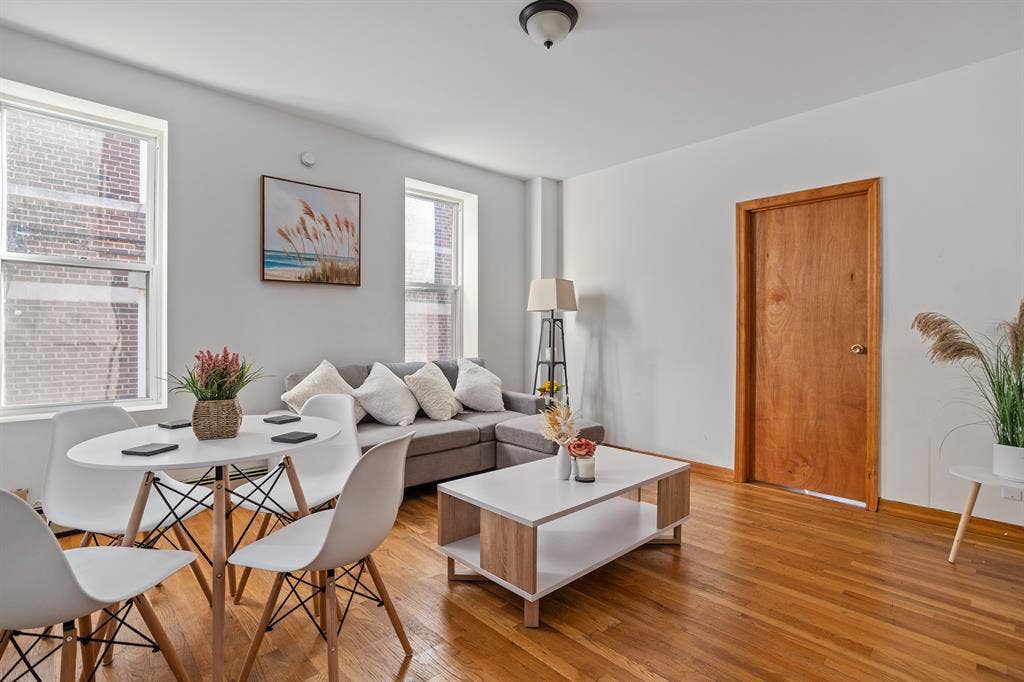 Bright Private Room in South Austin