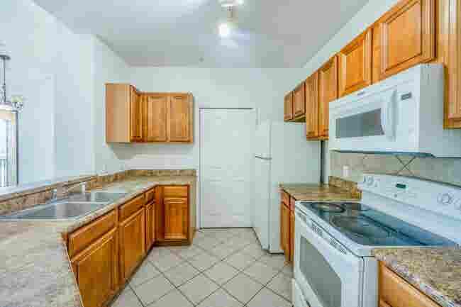 ISO MALE OR Lgbtq+ Roommate