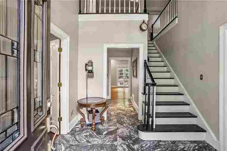 5 BR in Marietta