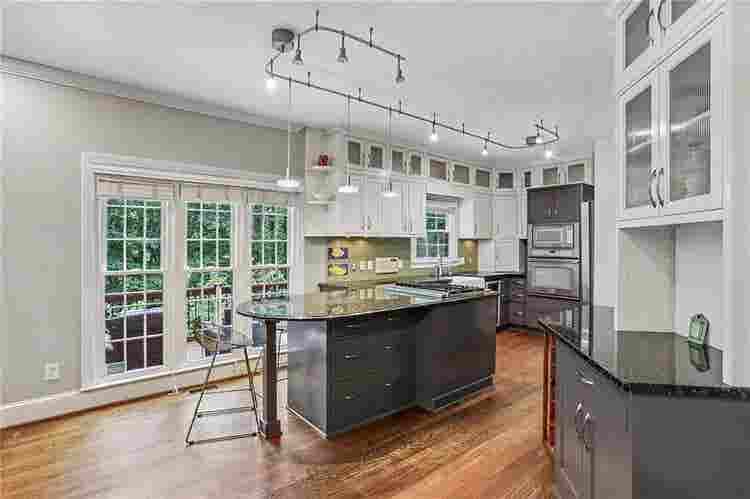 5 BR in Marietta