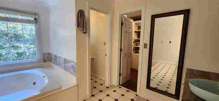 5 BR in Marietta