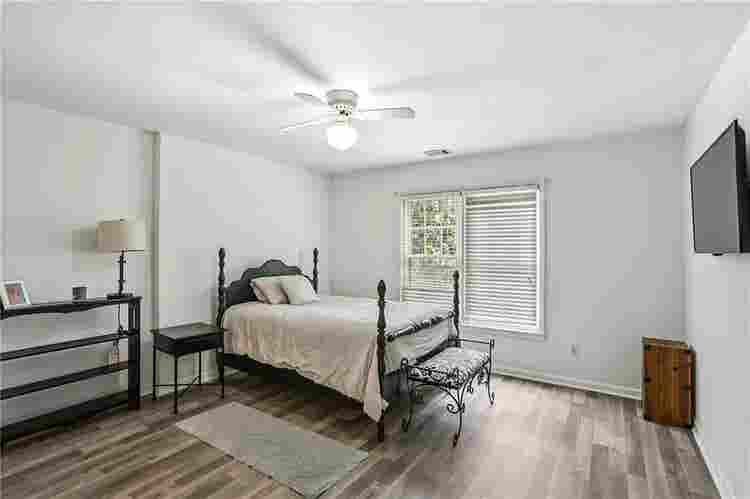 5 BR in Marietta