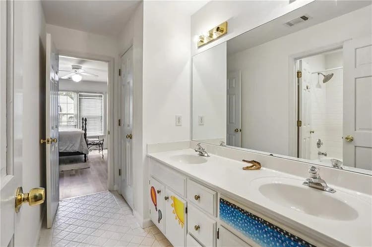 5 BR in Marietta