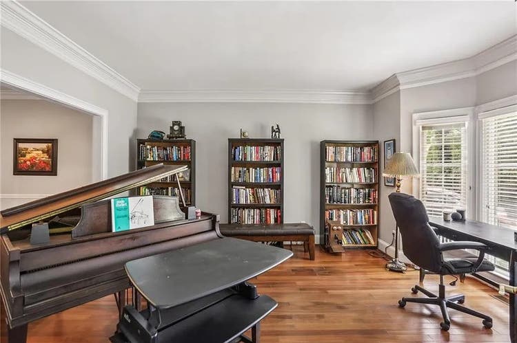5 BR in Marietta