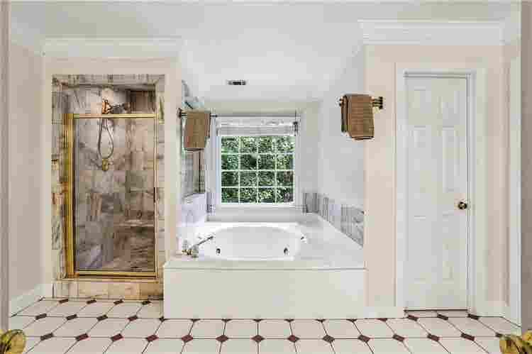 5 BR in Marietta
