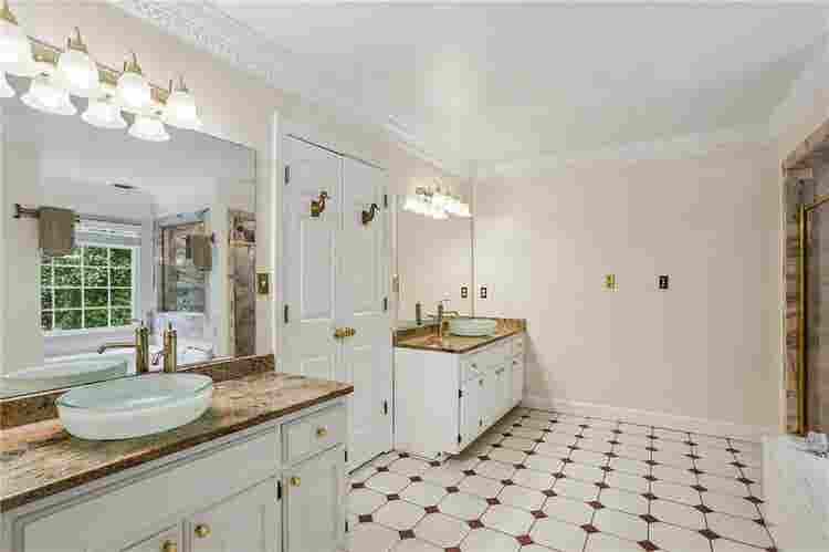 5 BR in Marietta