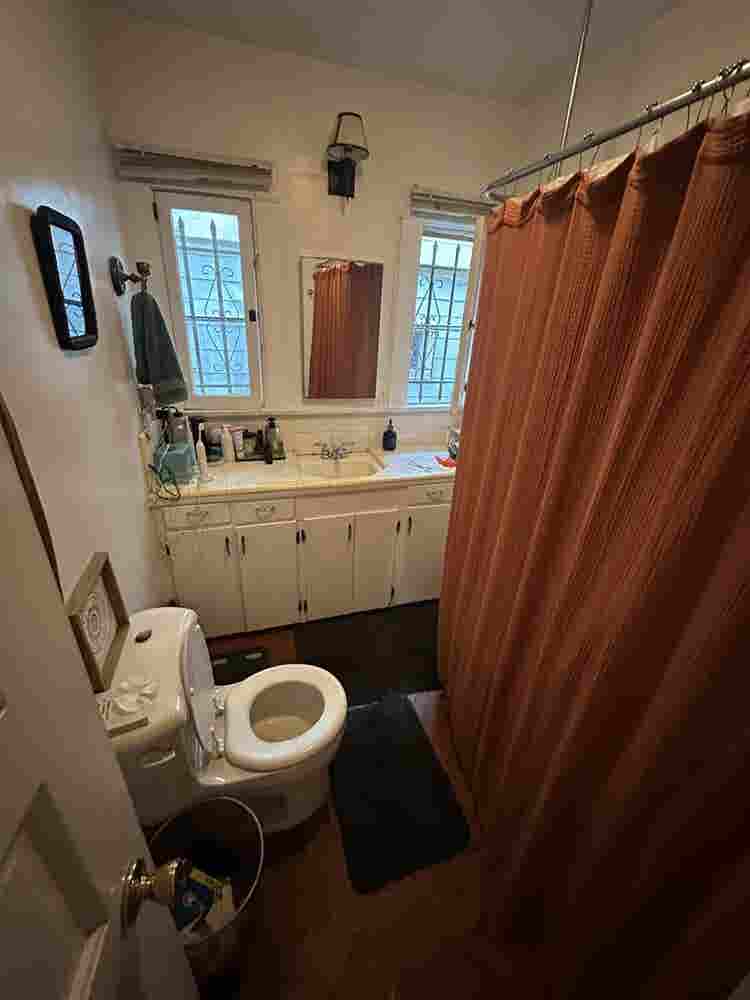 Bdr in Huge SFH + Yard in Echo Park