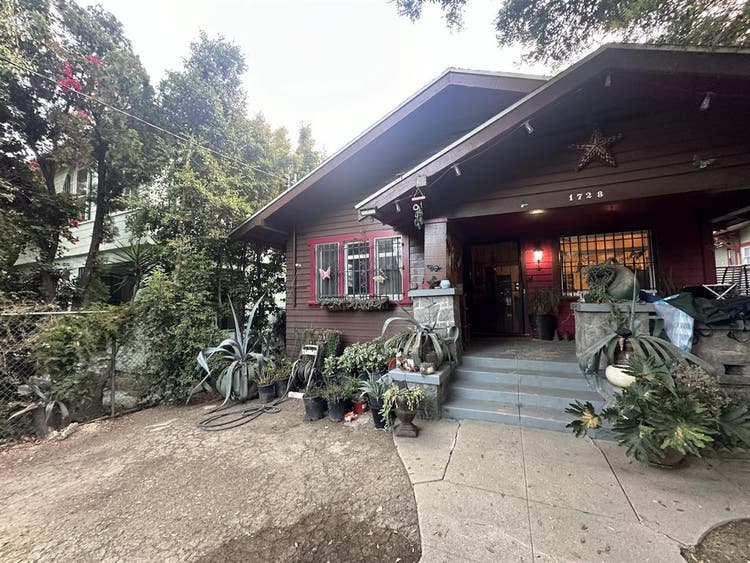 Bdr in Huge SFH + Yard in Echo Park