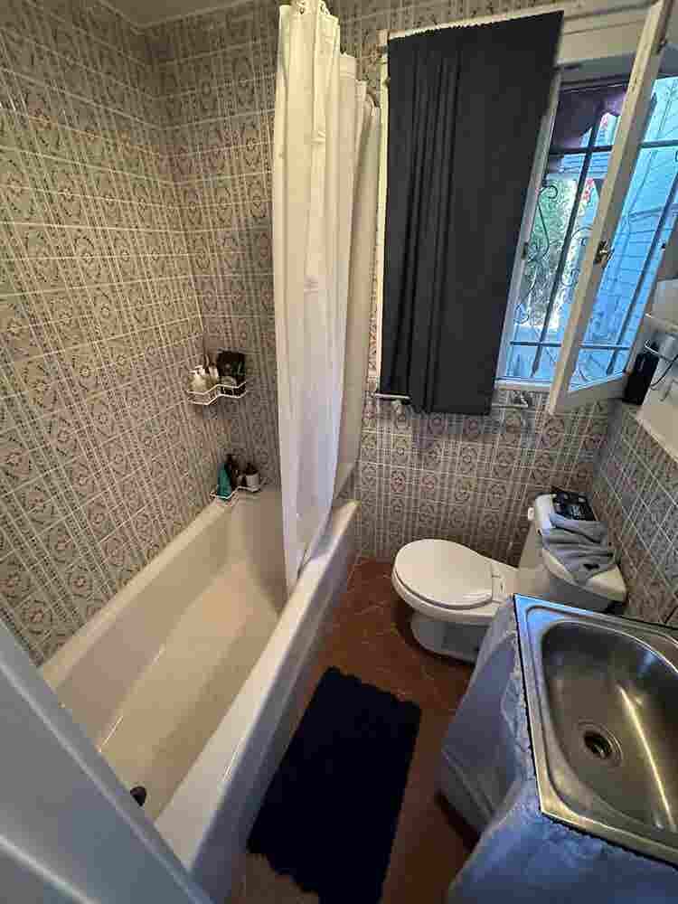 Bdr in Huge SFH + Yard in Echo Park