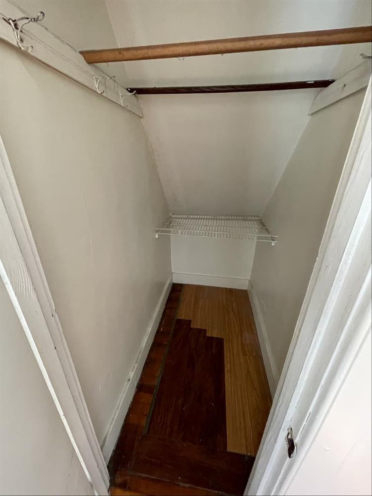 Looking for 2 roomies
