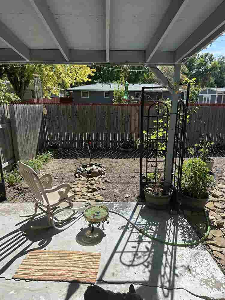 Room & private half bath for rent