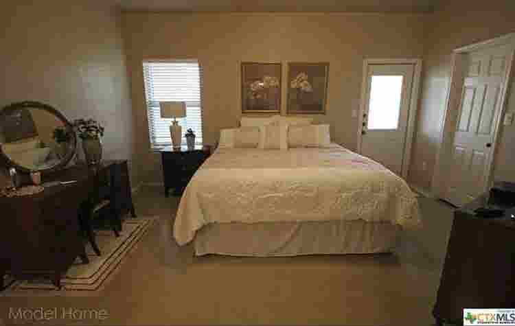 Looking for a Roomate