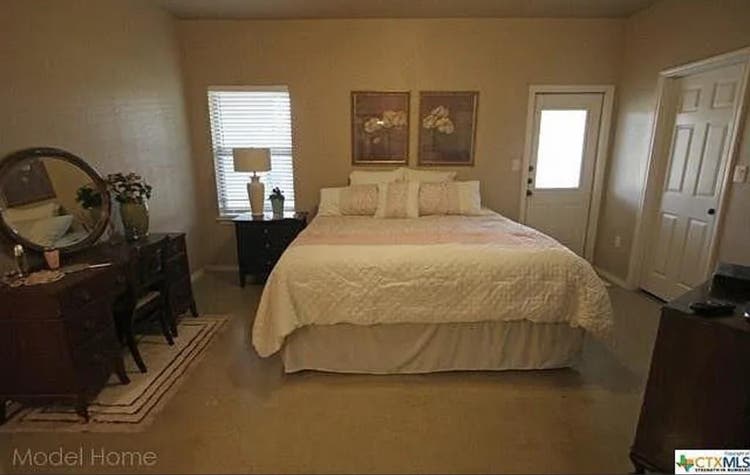 Looking for a Roomate