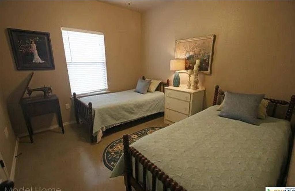 Looking for a Roomate