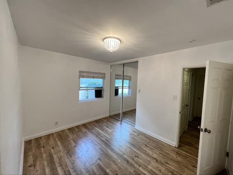 Private room+bath near fwys