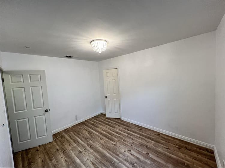 Private room+bath near fwys