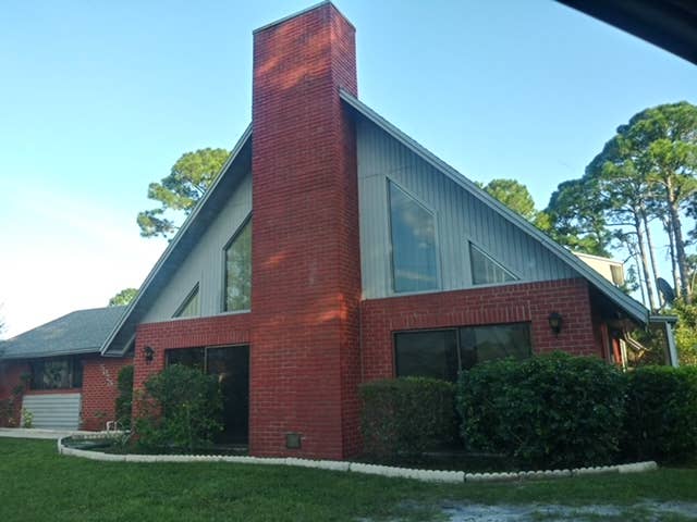 Spacious Room in a beautiful home