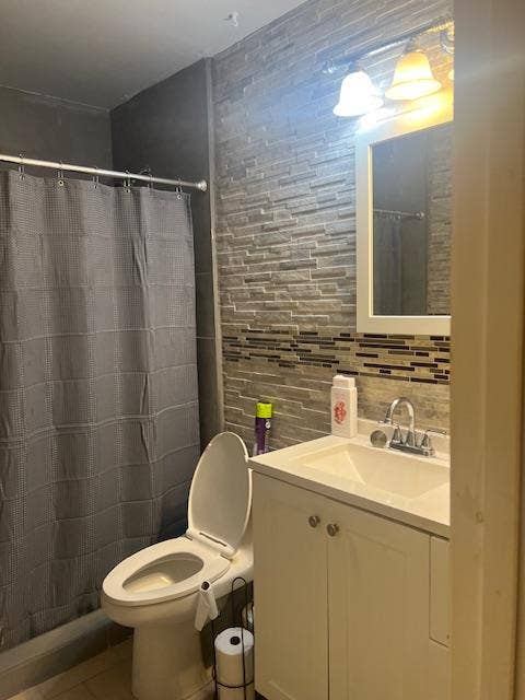 Spacious Room in a beautiful home