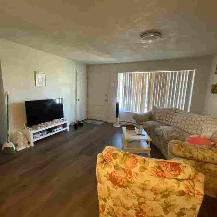 Looking for roommate (girls only)
