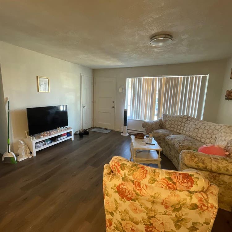 Looking for roommate (girls only)