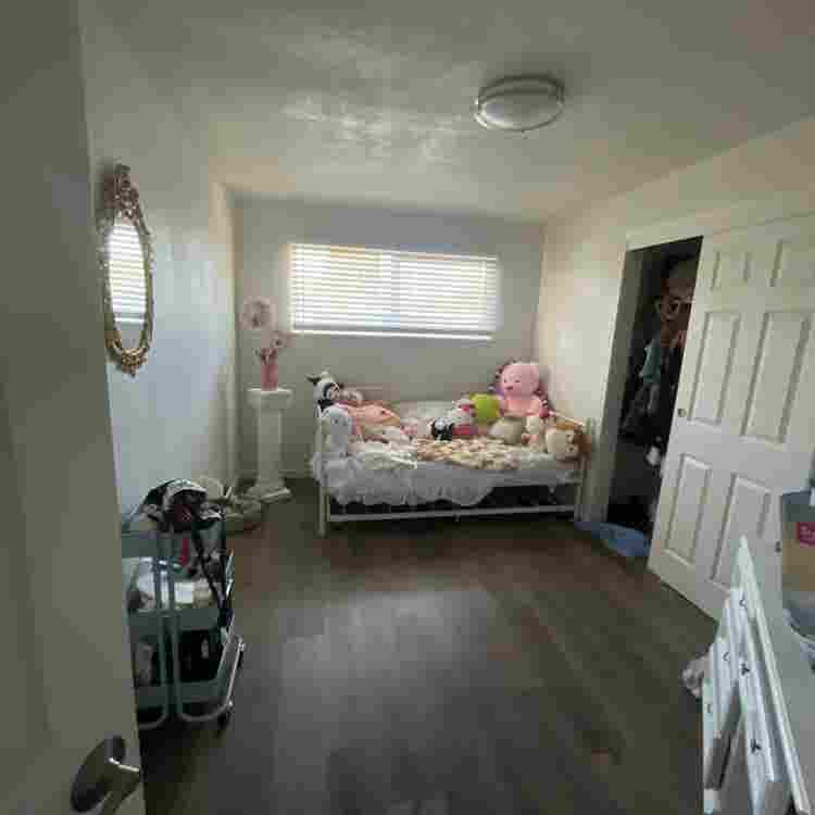 Looking for roommate (girls only)