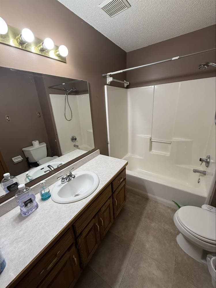 Looking for Roommates