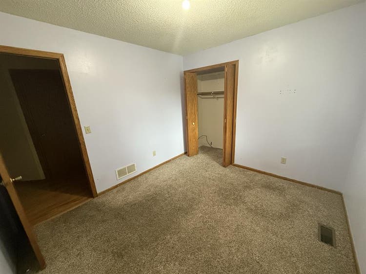 Looking for Roommates
