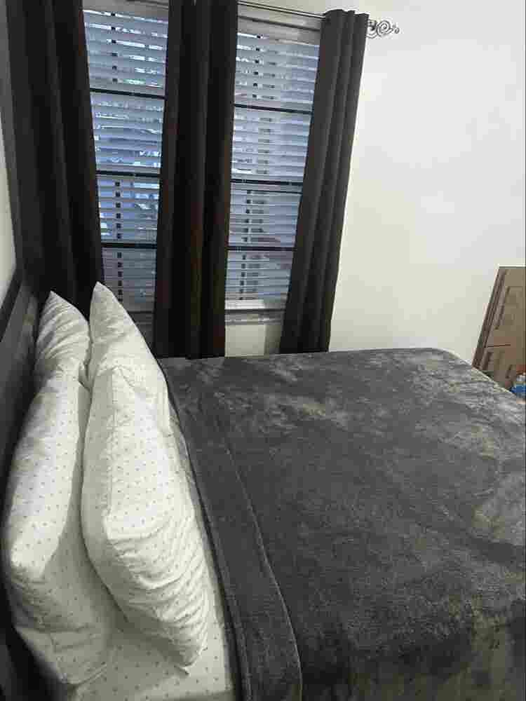 Looking for a male roommate