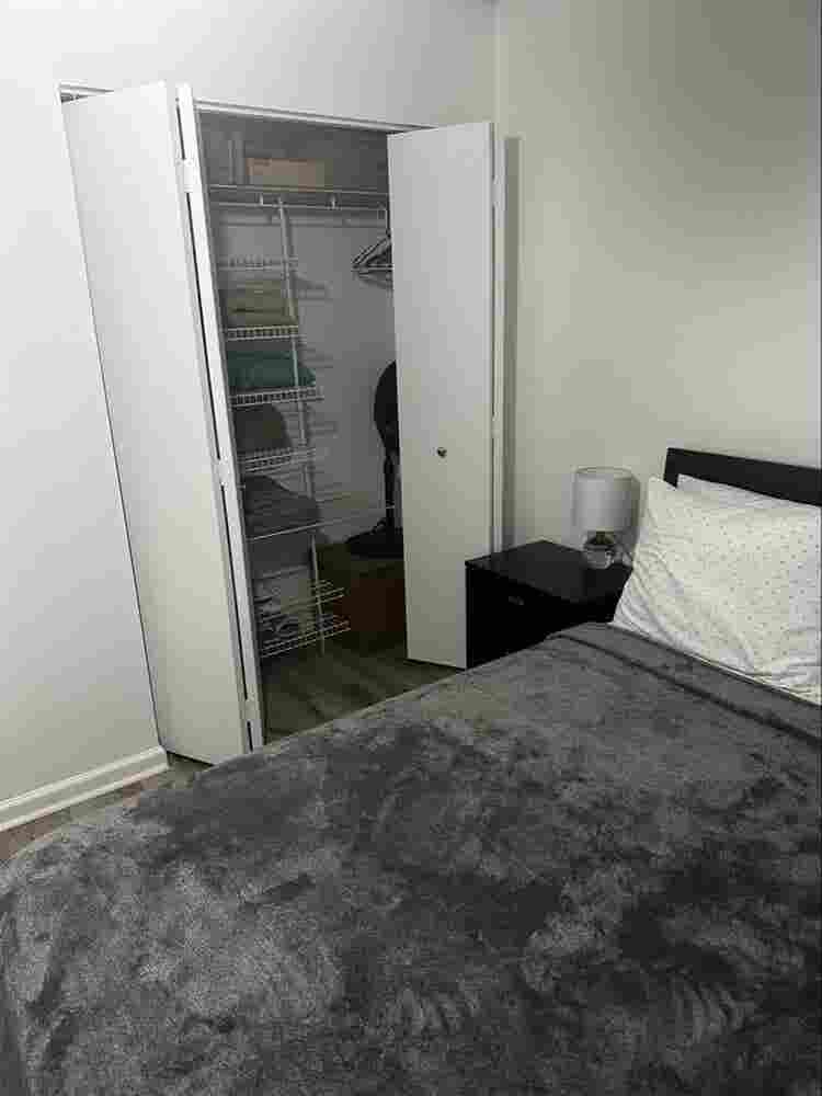 Looking for a male roommate