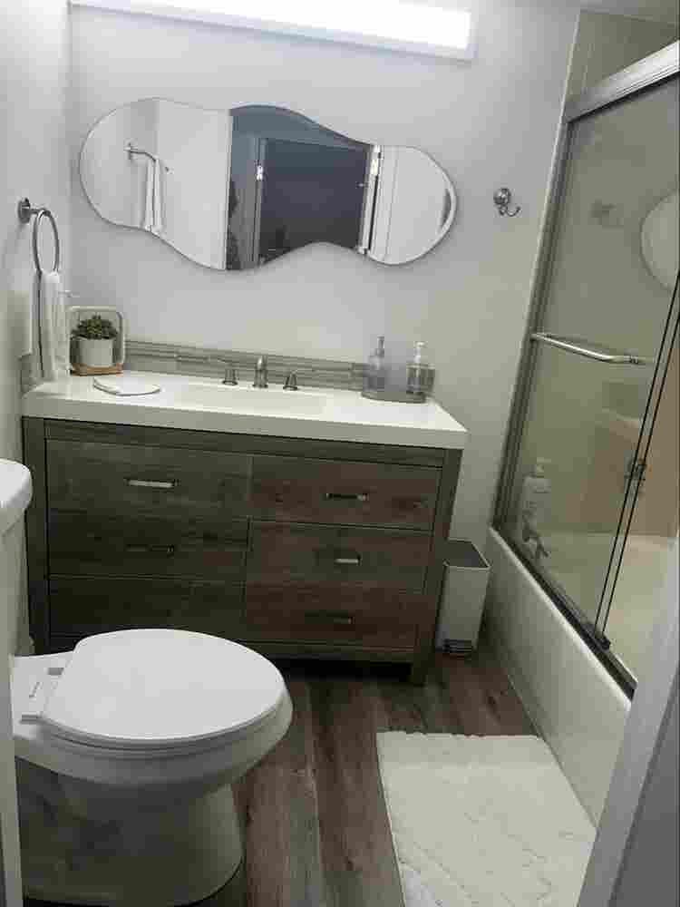 Looking for a male roommate