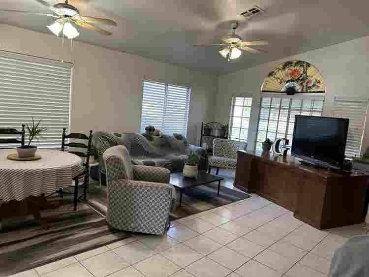 Spacious Single Story Room 4 U