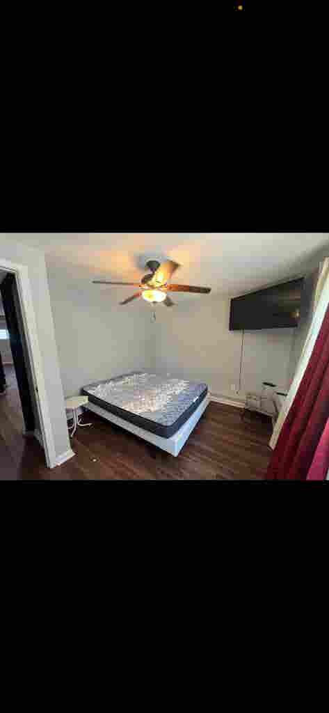 Room, private bathroom + bonus room