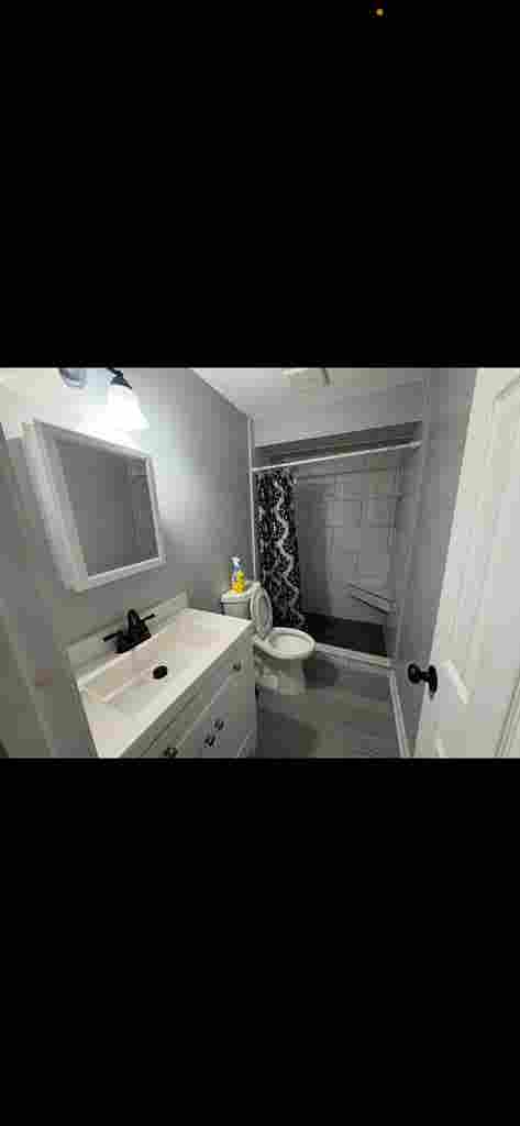 Room, private bathroom + bonus room