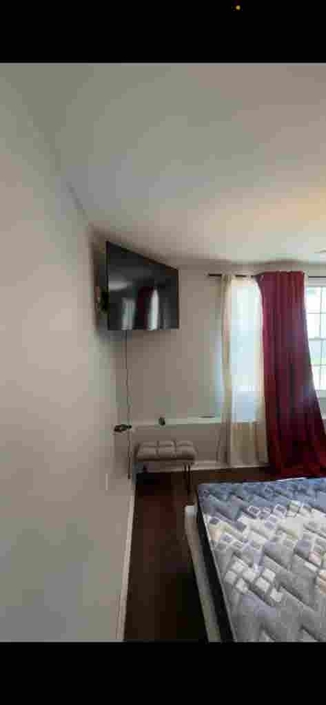 Room, private bathroom + bonus room