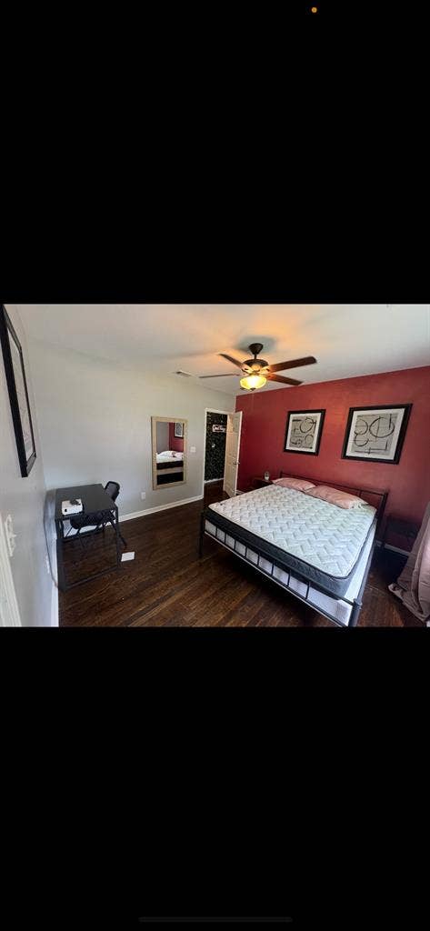Room, private bathroom + bonus room