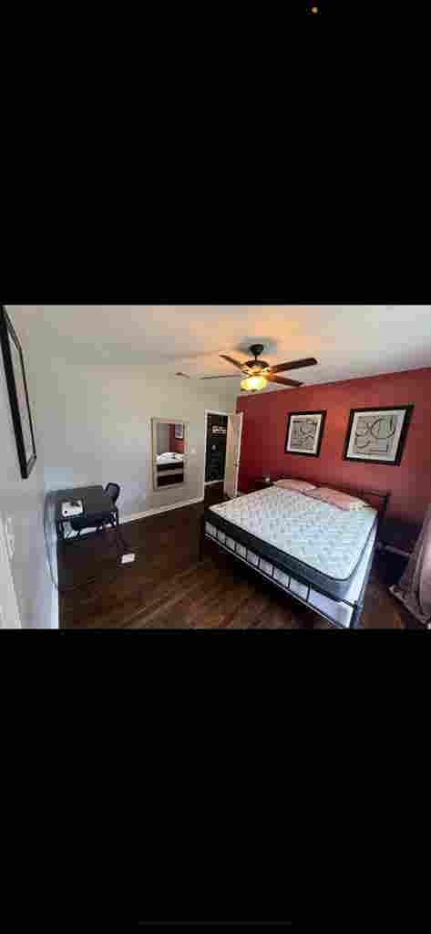 Room, private bathroom + bonus room