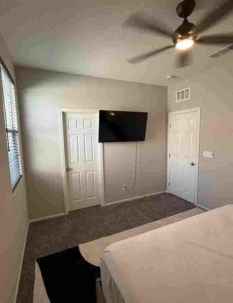 Modern and Spacious Room for Rent.
